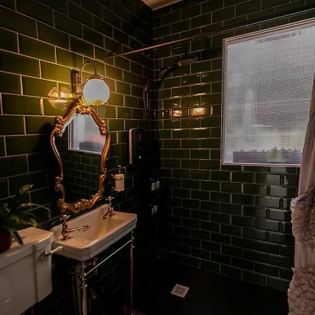 The Forest At Mount Congreve Gardens Ferienpark *