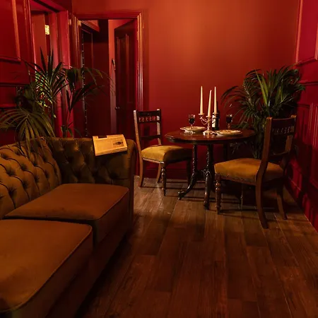 منتزه العطل The Forest At Mount Congreve Gardens