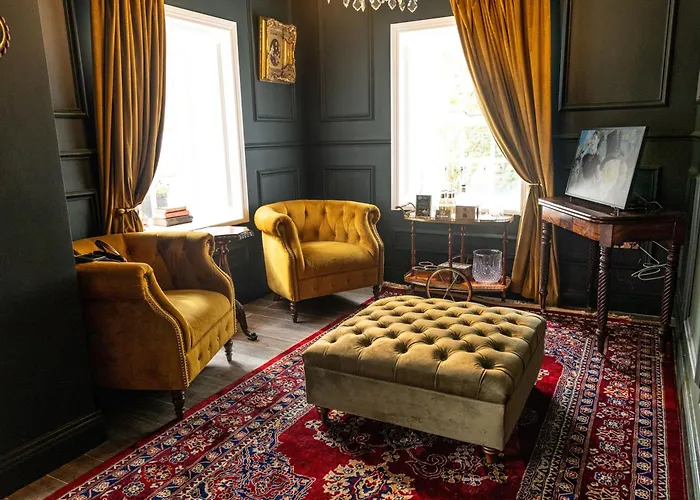 The Forest At Mount Congreve Gardens Feriepark *